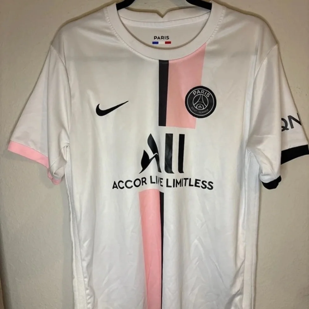 Nike Paris Saint-Germain White Pink Black Club Jersey
